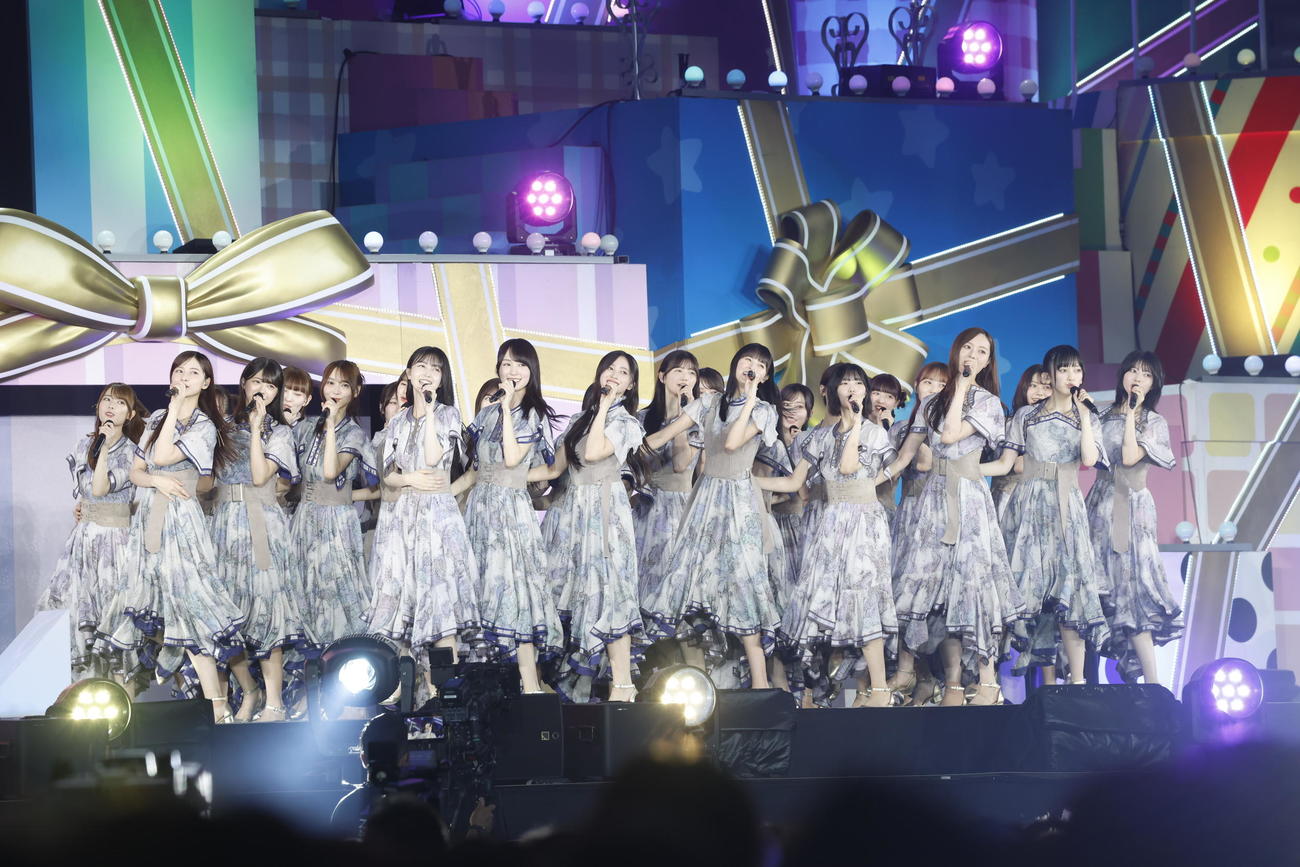 デビュー13周年記念ライブ「13th YEAR BIRTHDAY LIVE」でパフォーマンスする乃木坂46　撮影・鈴木健太氏(KENTA Inc.)