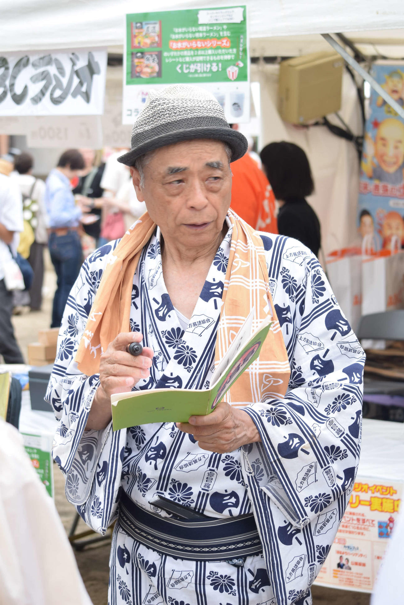 彦八まつりに参加した桂小文枝（撮影・阪口孝志）
