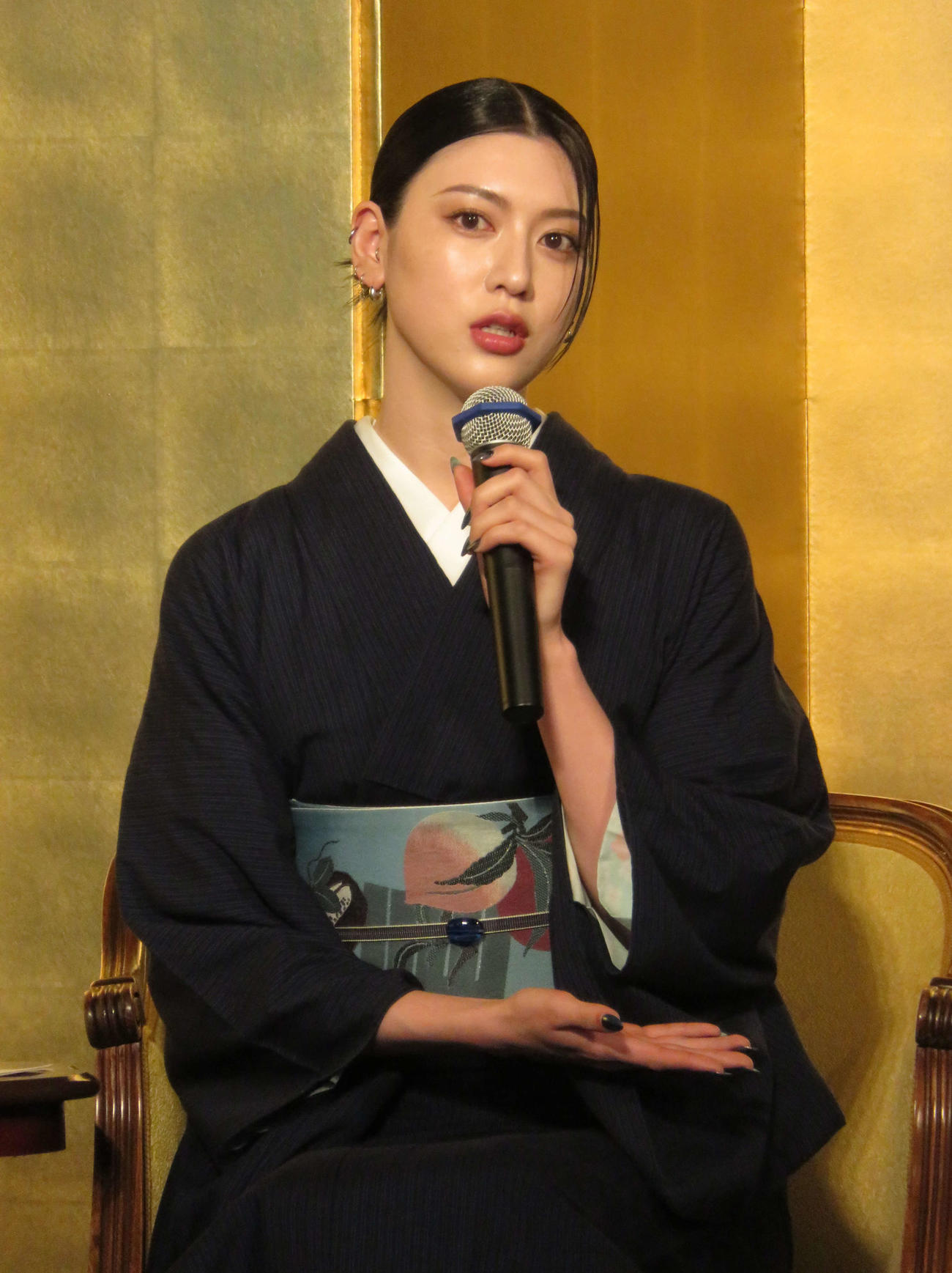 イベントにゲスト出演した三吉彩花