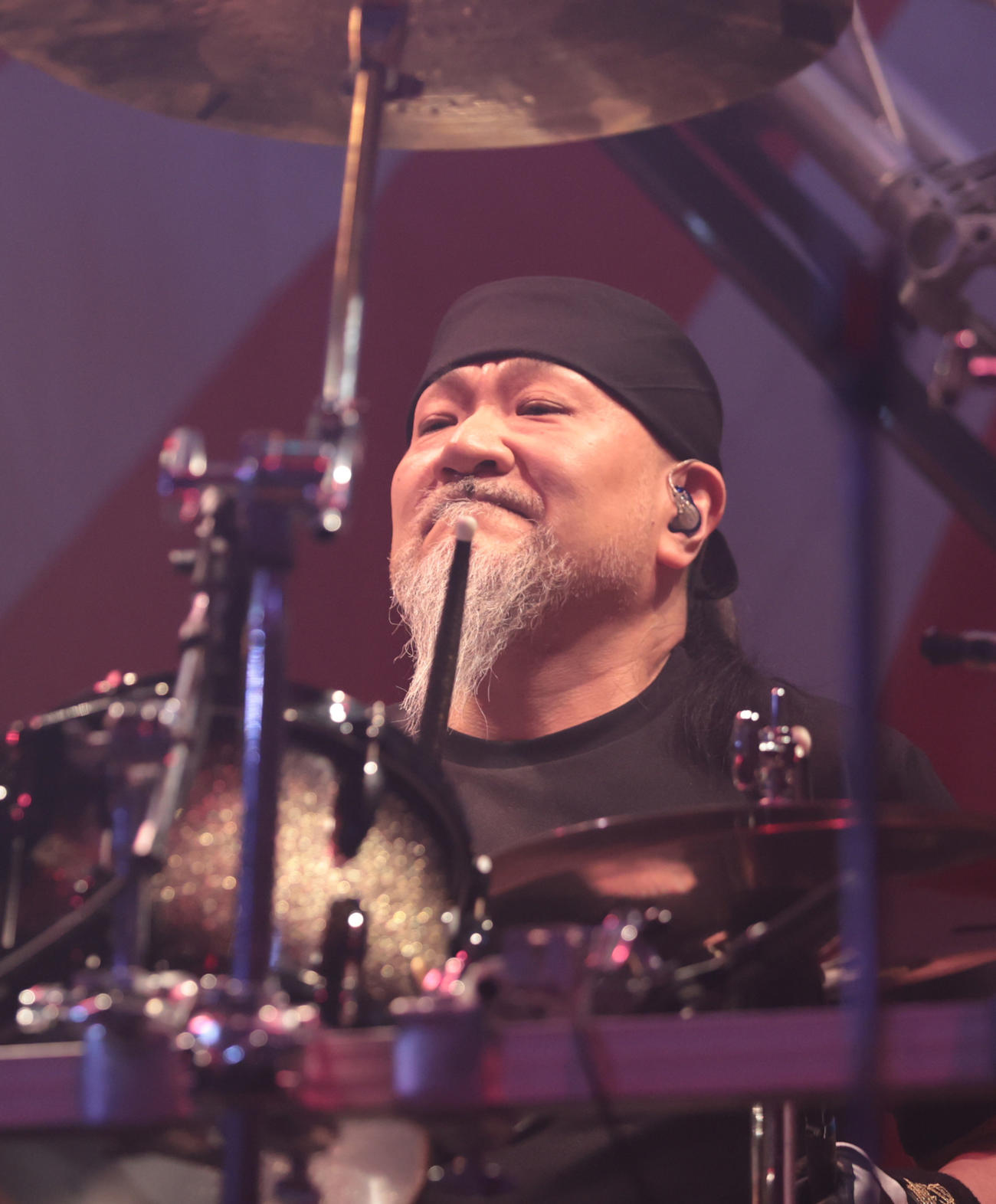 アルバム「THUNDER IN THE EAST」発売40周年記念完全再現ライヴを行ったラウドネスのドラムの鈴木政行（撮影・柴田隆二）