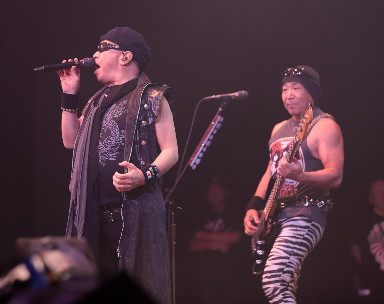 アルバム「THUNDER IN THE EAST」発売40周年記念完全再現ライヴを行ったラウドネスのボーカル二井原実（左）と山下昌良（撮影・柴田隆二）