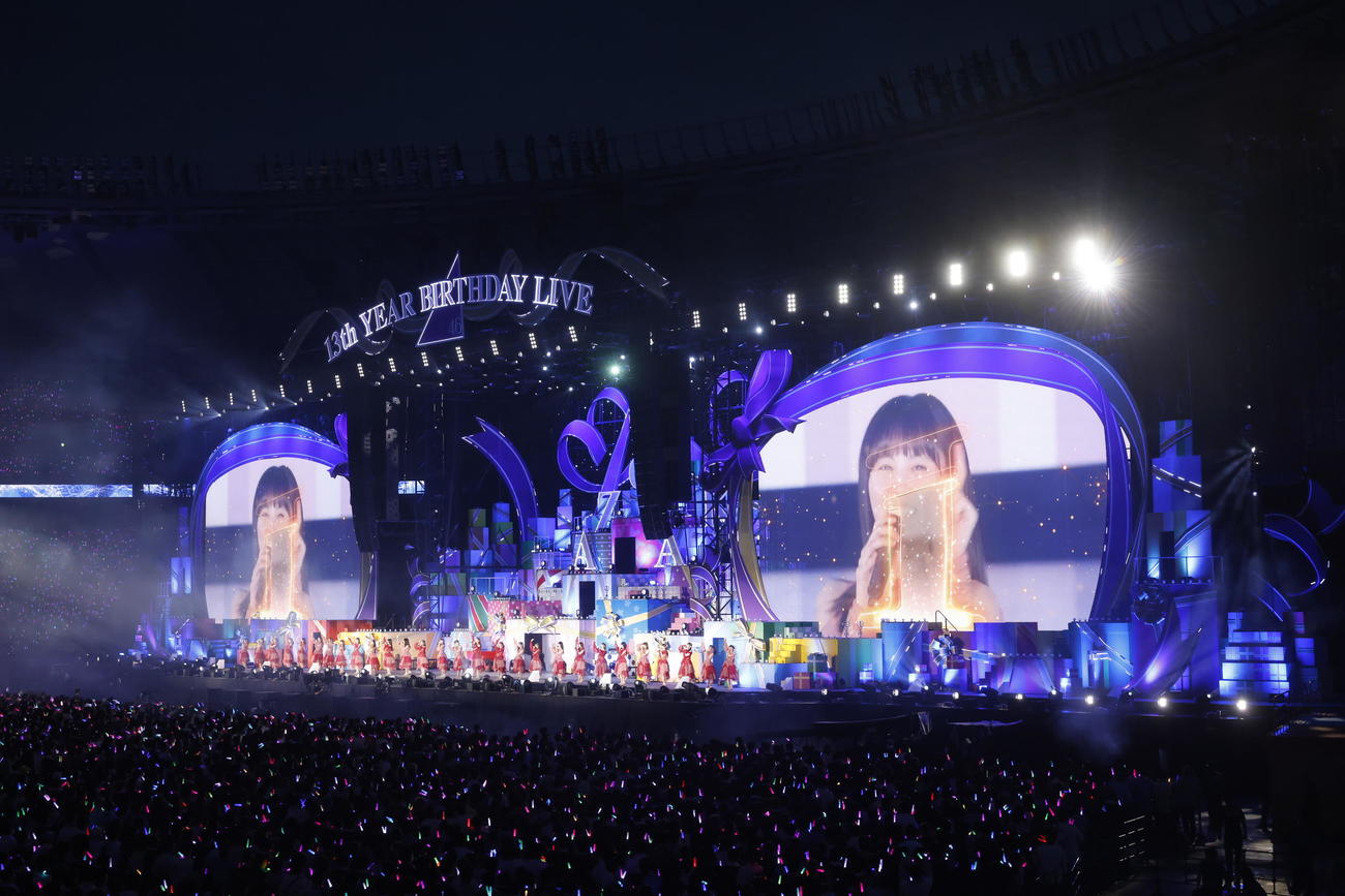 デビュー13周年記念ライブ「13th YEAR BIRTHDAY LIVE」でパフォーマンスする乃木坂46　撮影・鈴木健太氏(KENTA Inc.)
