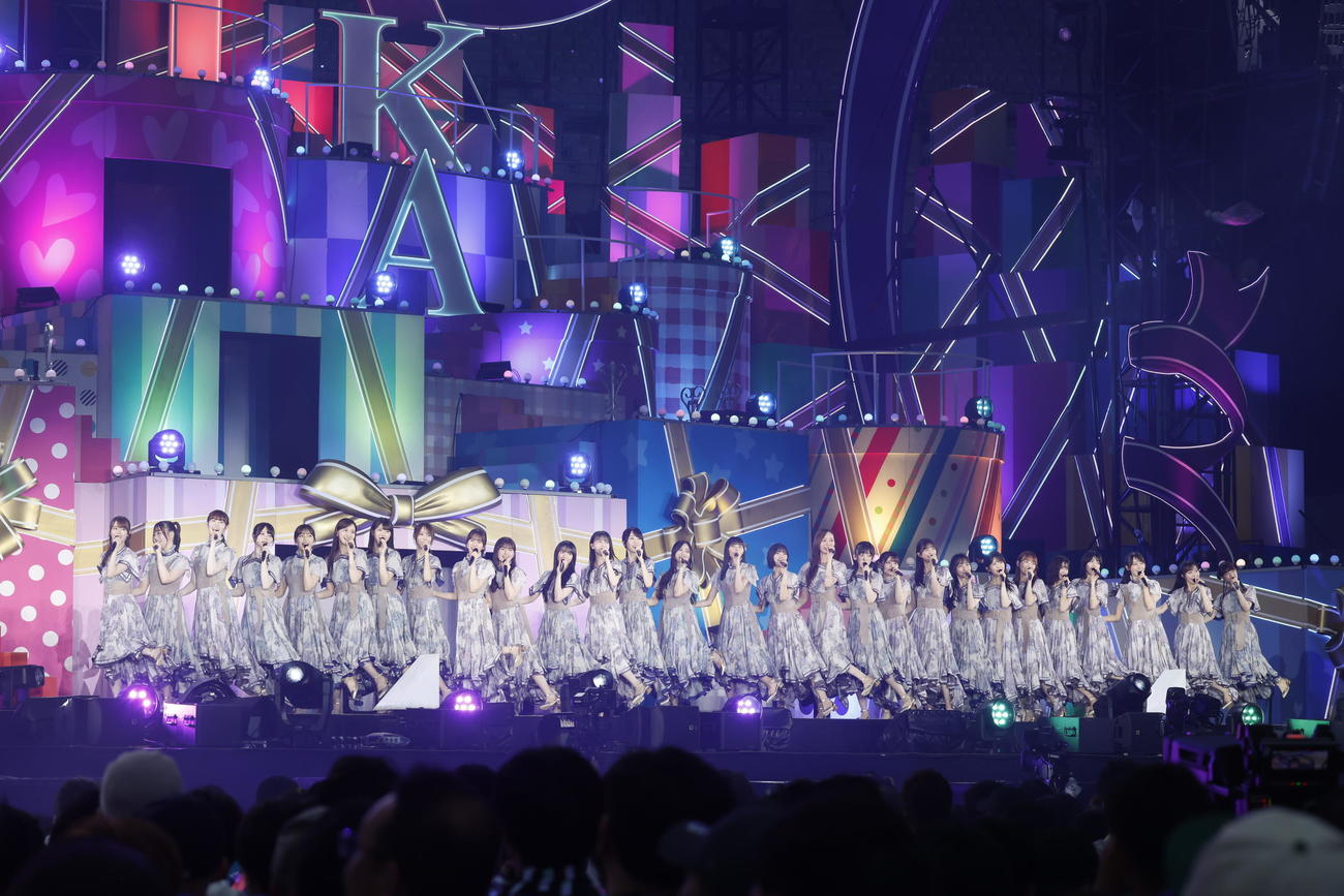 デビュー13周年記念ライブ「13th YEAR BIRTHDAY LIVE」でパフォーマンスする乃木坂46　撮影・鈴木健太氏(KENTA Inc.)