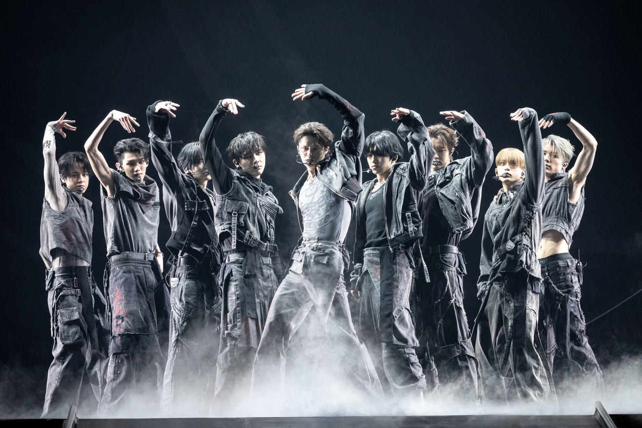 「2025　＆TEAM CONCERT TOUR　’AWAKEN THE BLOODLINE’」東京公演でパフォーマンスする＆TEAM