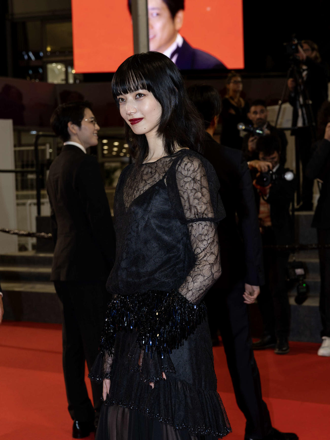 カンヌ映画祭のレッドカーペットに立った、ミッドナイト・スクリーニング部門「8番出口」の小松菜奈（C）Kazuko Wakayama