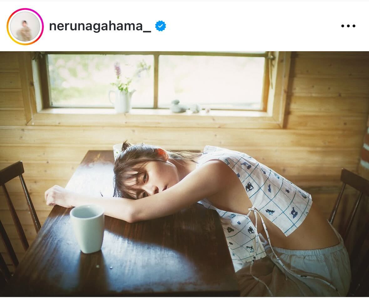 夏らしい涼しげなトップス姿の長濱ねる（インスタグラムから）