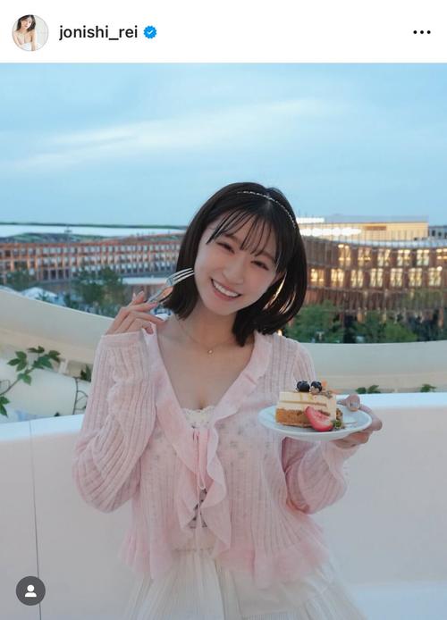 元NMB48上西怜、ランジェリーモデル大胆露出ショット公開「花柄に
