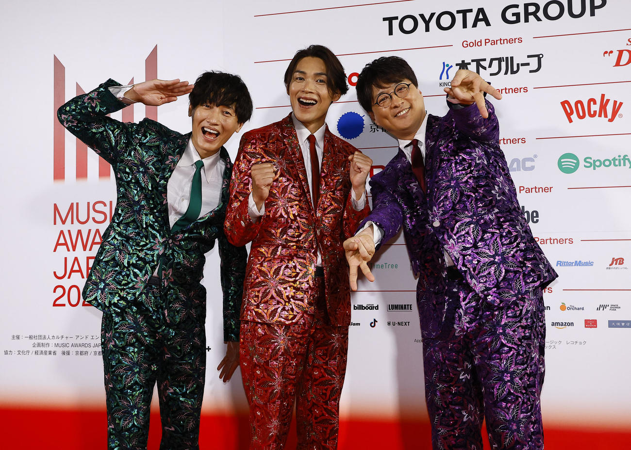 ミュージックアワードジャパン2025を前に取材に応じた純烈の、左から後上翔太、白川裕二郎、酒井一圭（撮影・藤尾明華）