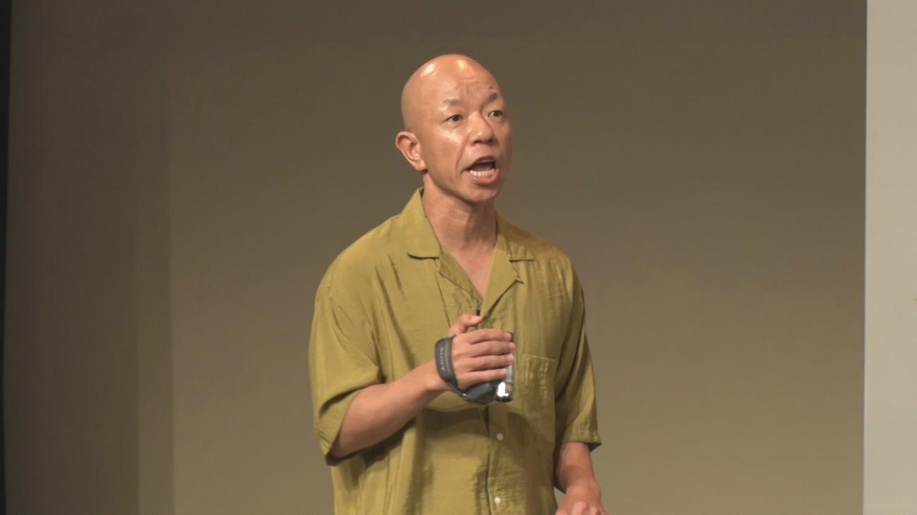 単独ライブ「音焼け」を行うバイきんぐの小峠英二
