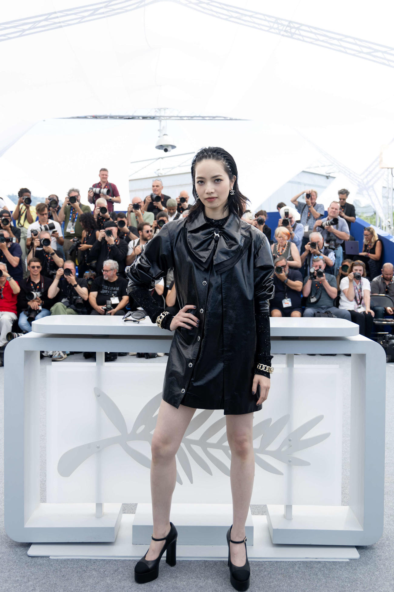 カンヌ映画祭でフォトコールに臨む、ミッドナイト・スクリーニング部門「8番出口」の小松菜奈（C）Kazuko Wakayama