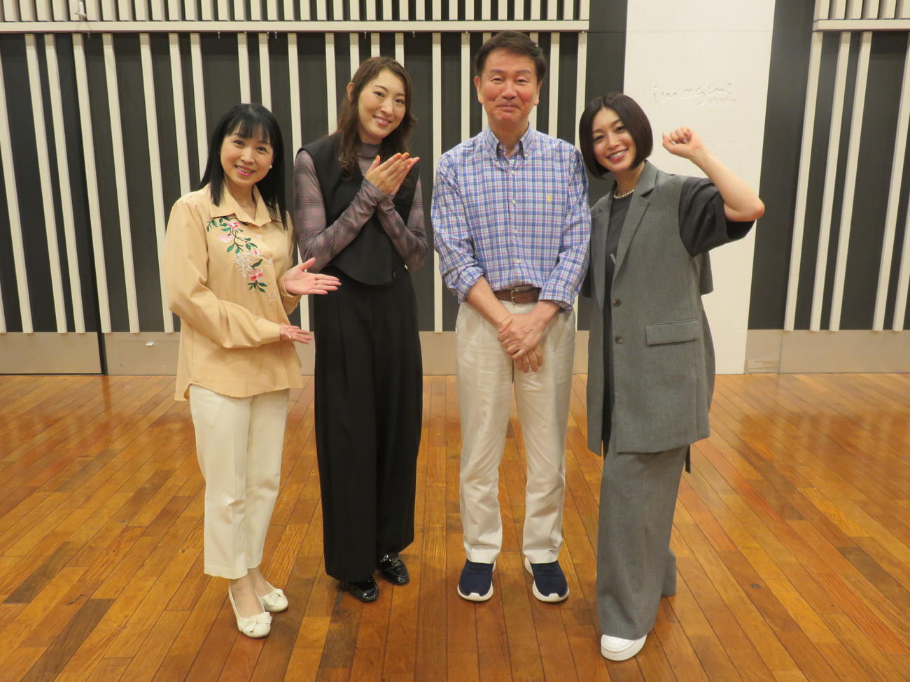 森田健作ラジオの収録に参加した、左から西村知美、珠城亮、森田健作、酒井法子