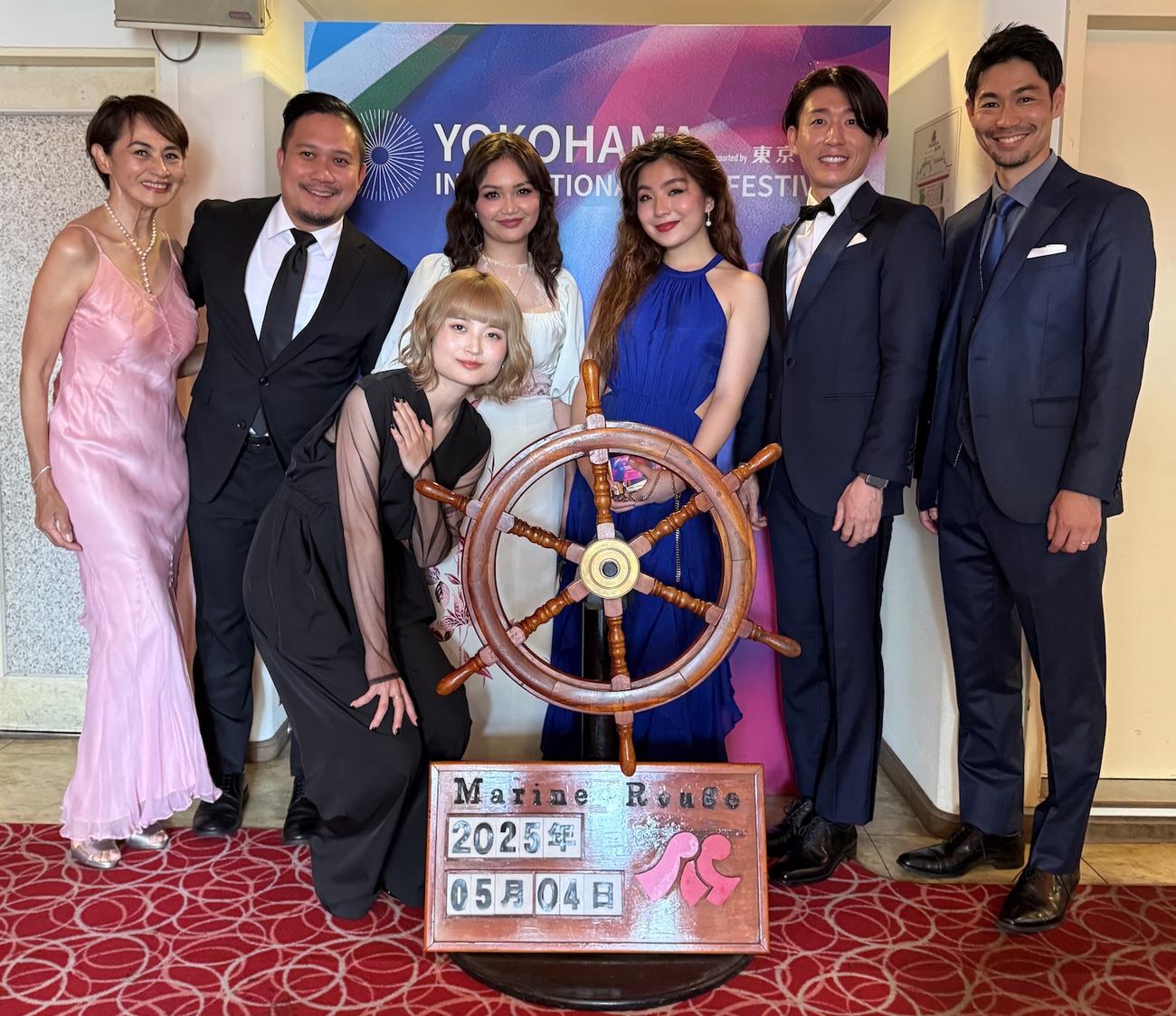 横浜国際映画祭で情死された映画「CROSSPOINT」の関係者。左端はマリーン、右から2人目が生島翔