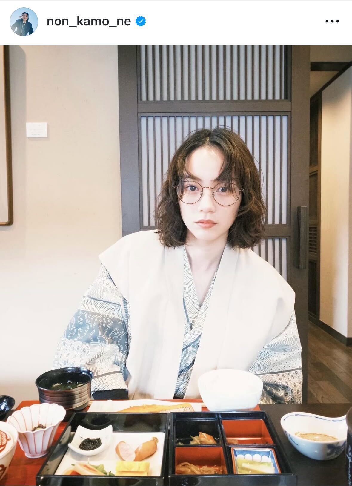 のん、ファン「キュン死」のオフショット（インスタグラムから）