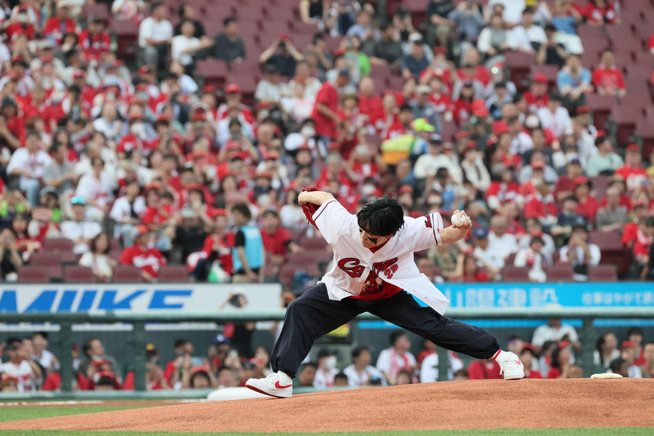 広島対ヤクルト　始球式　鈴木福（撮影・加藤孝規）