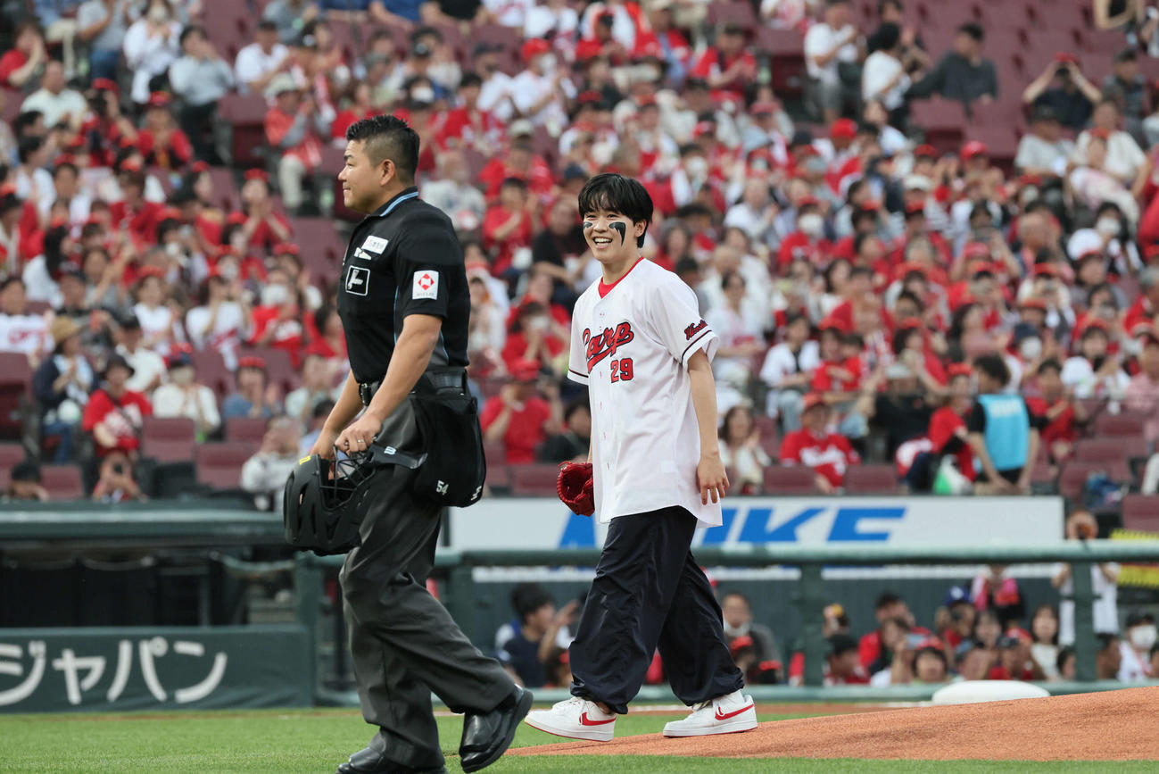 広島対ヤクルト　始球式　鈴木福（撮影・加藤孝規）