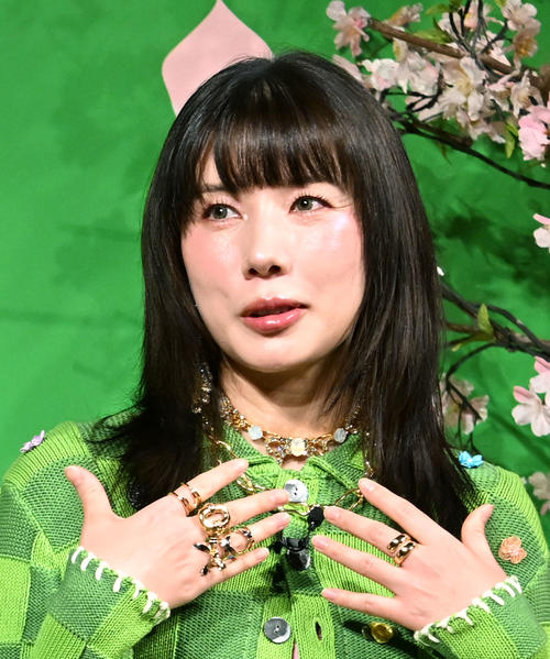 仲里依紗「夏がはじまるね」夏コーデに「透明感すごい」「水色の里依紗