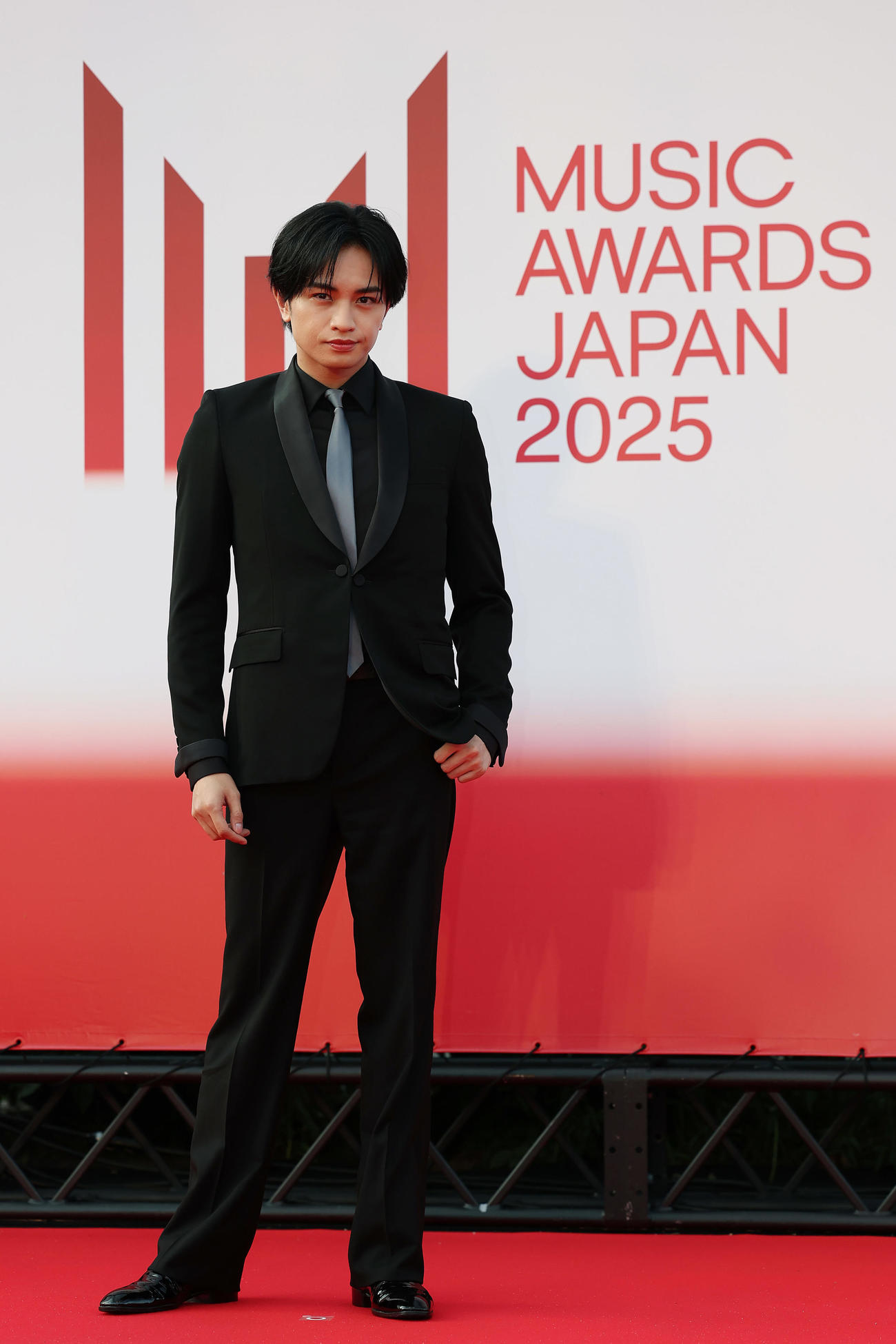 「MUSIC AWARDS JAPAN2025」のレッドカーペットに出席した中島健人（撮影・前田充）