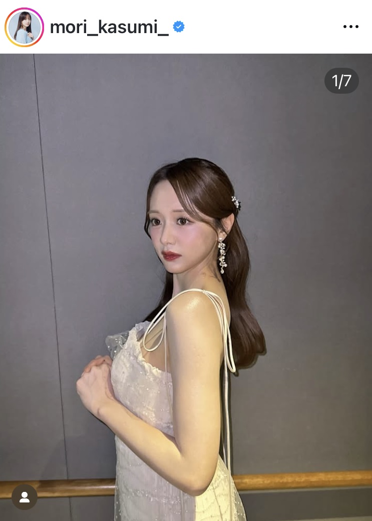 白のドレス姿の森香澄（インスタグラムから）