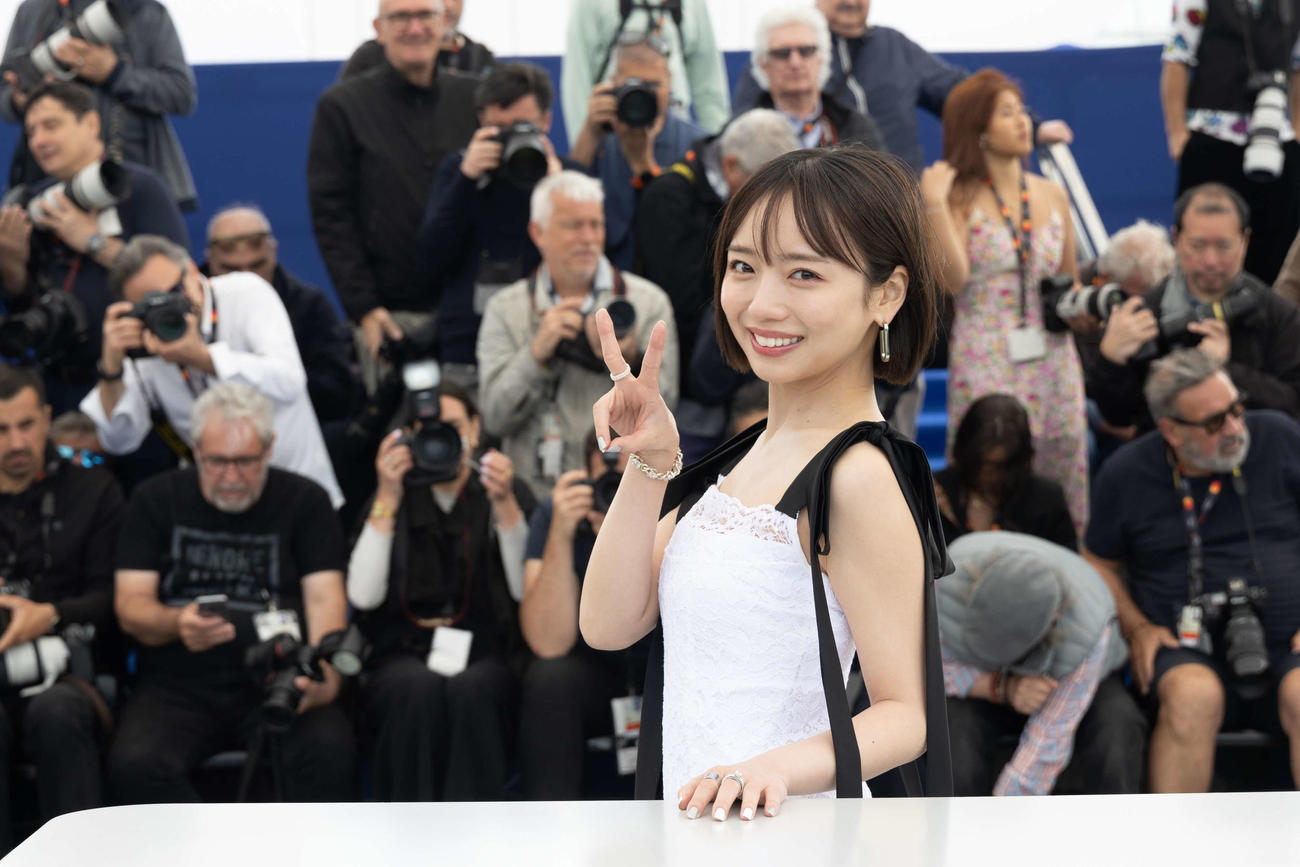 カンヌ映画祭でフォトコールに臨む、カンヌ・プレミア部門「恋愛裁判」の齊藤京子（C）Kazuko Wakayama