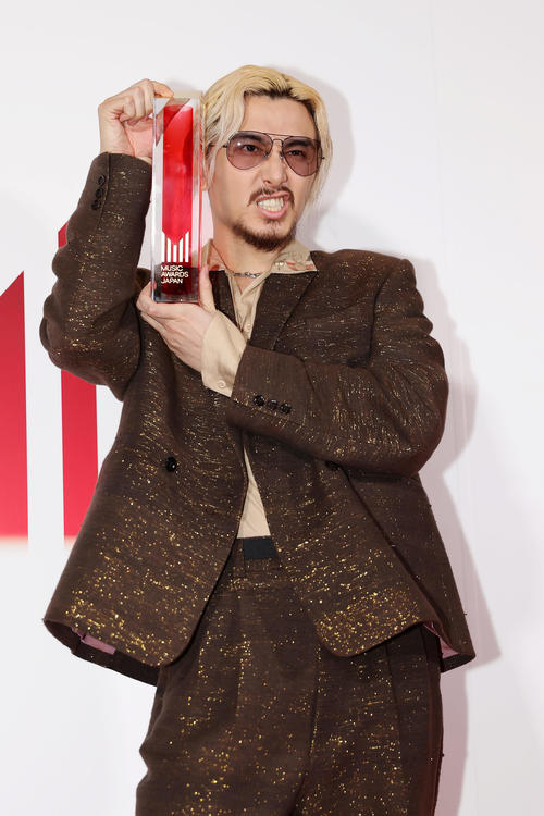 「MUSIC AWARDS JAPAN2025」で最優秀アルバム賞を受賞した藤井風（撮影・前田充）
