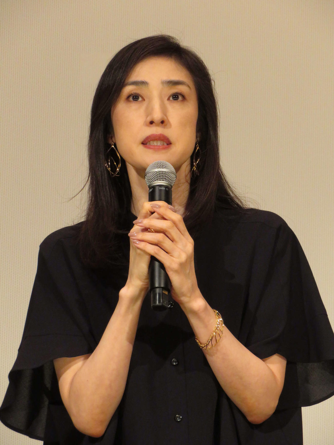 「さよなら丸の内TOEI」で上映された映画「老後の資金がありません！」舞台あいさつに登壇した天海祐希（撮影・村上幸将）