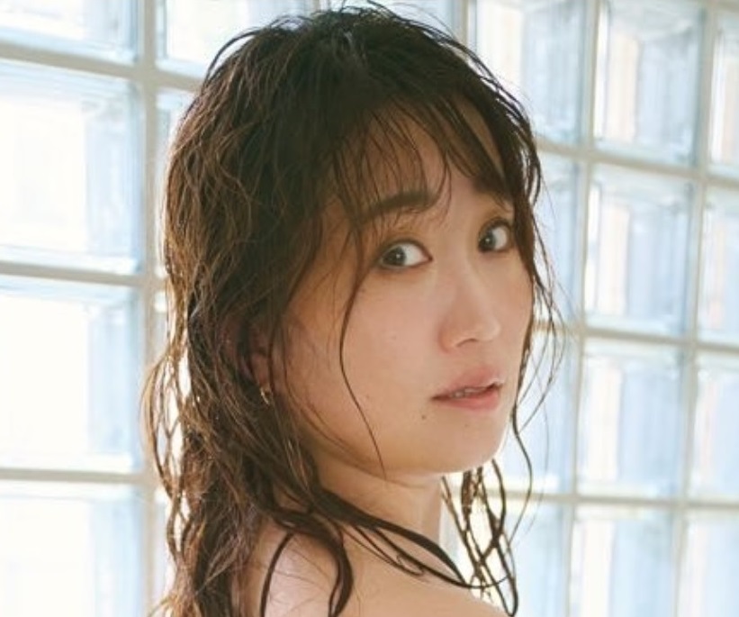 「綺麗すぎ」セクシーな表情見せるキンタロー。（キンタロー。のインスタグラムから）