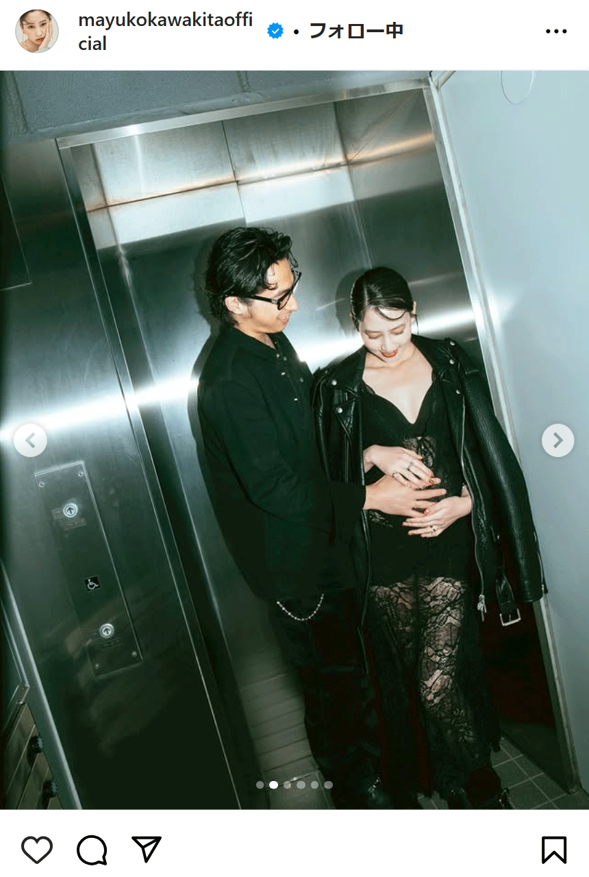 夫婦でお腹に手を当てる河北麻友子（インスタグラムから）