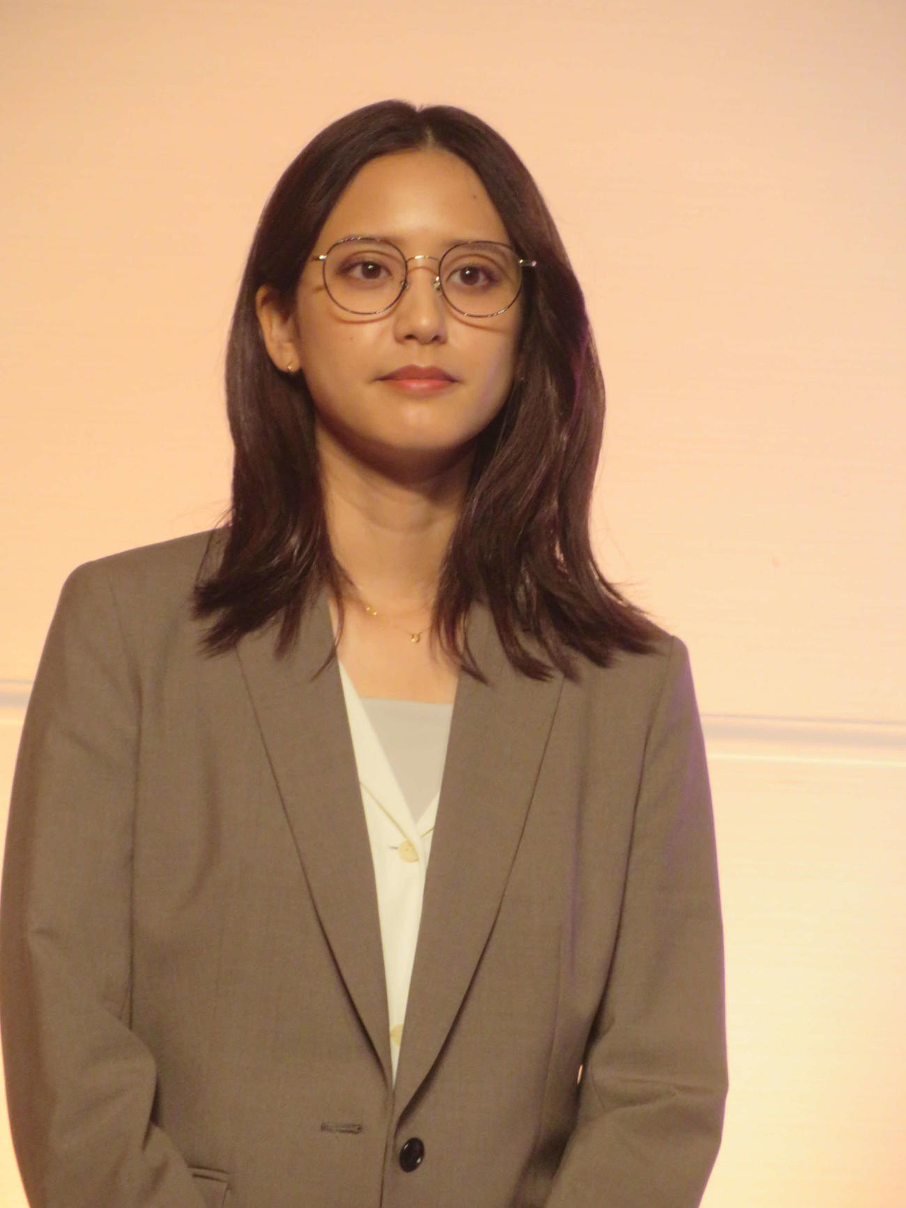 山崎紘菜（2024年10月撮影）