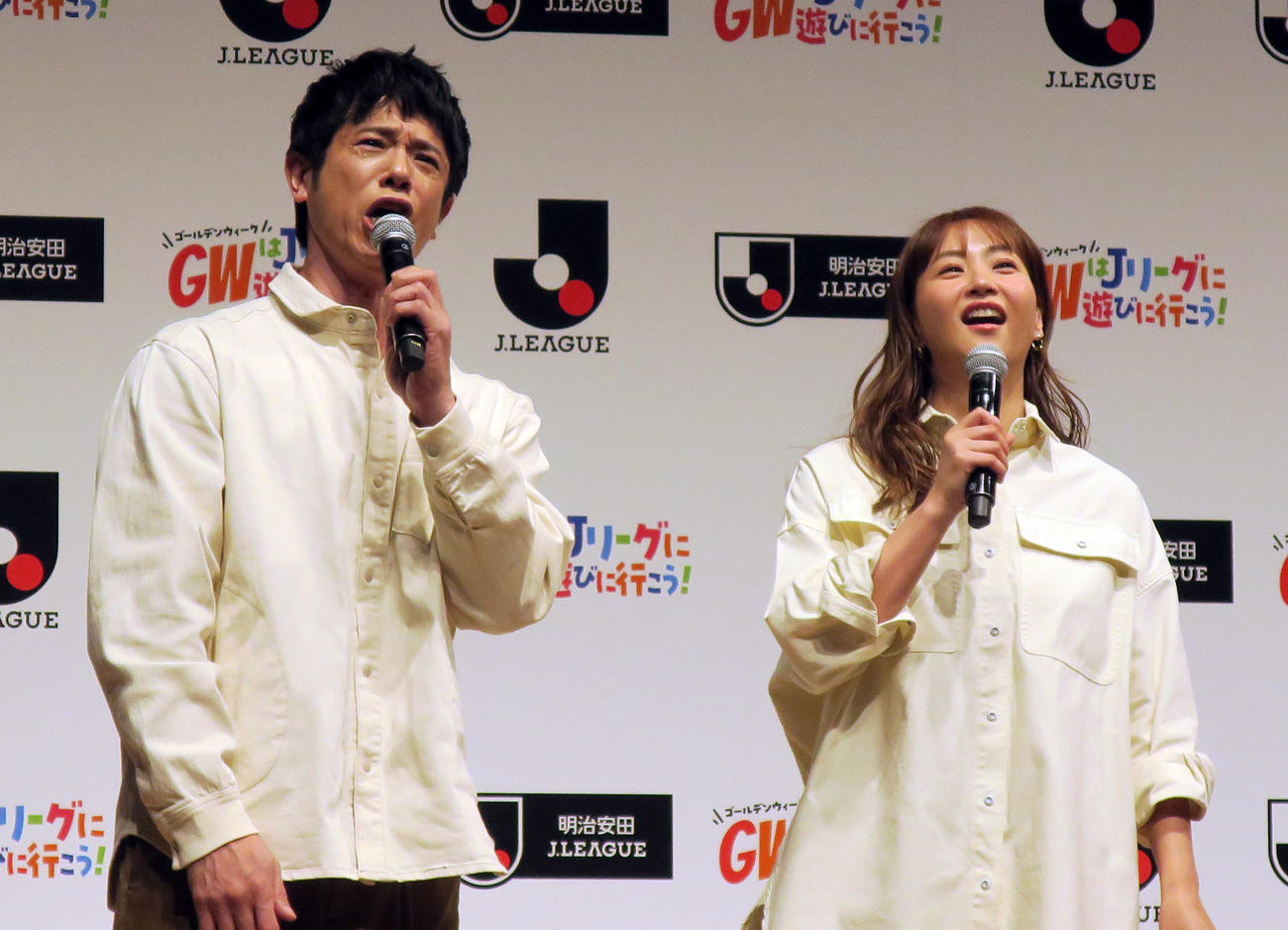庄司智春（左）と藤本美貴（2025年4月撮影）