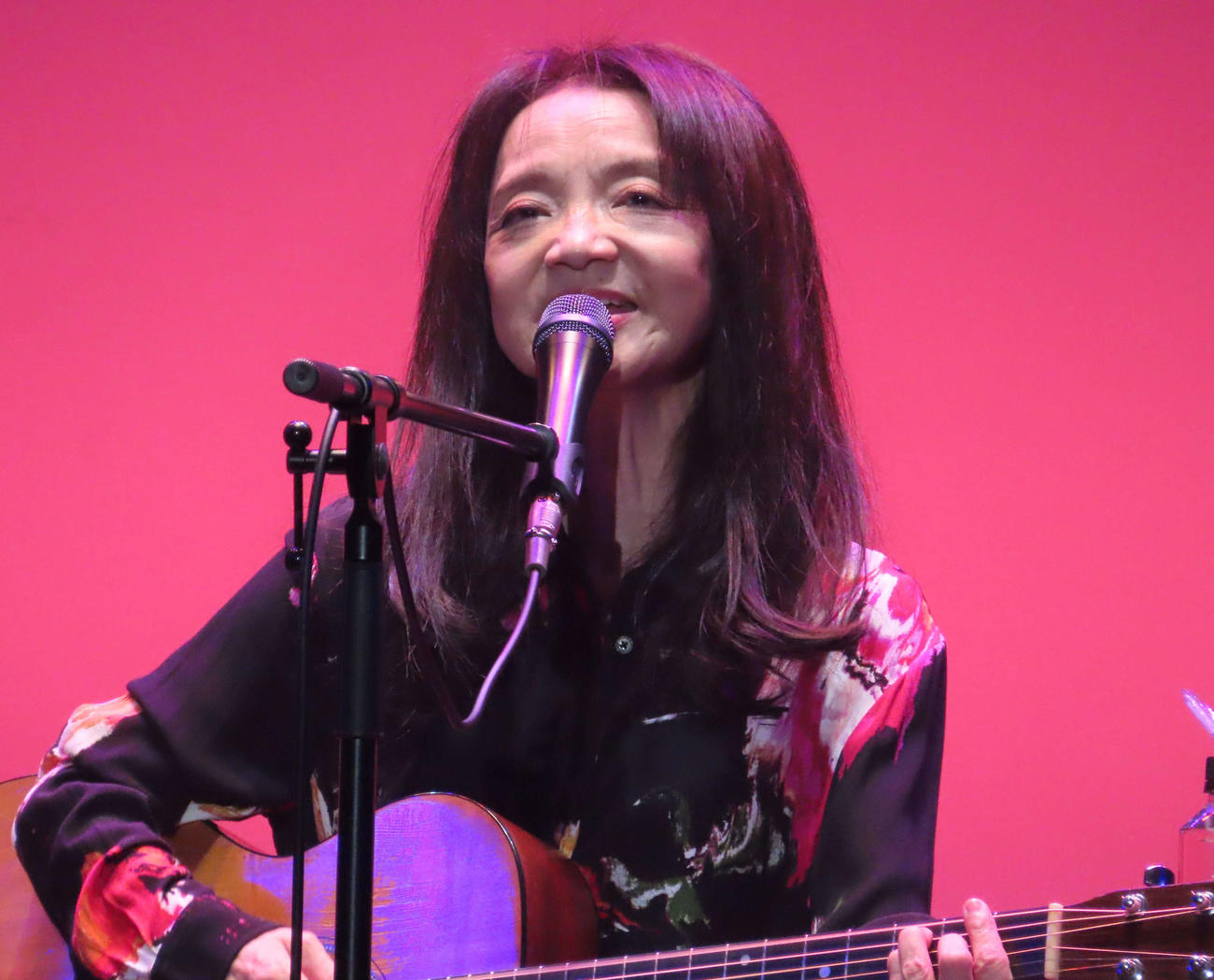 「50周年記念＆バースデーライブ」を開催した山崎ハコ