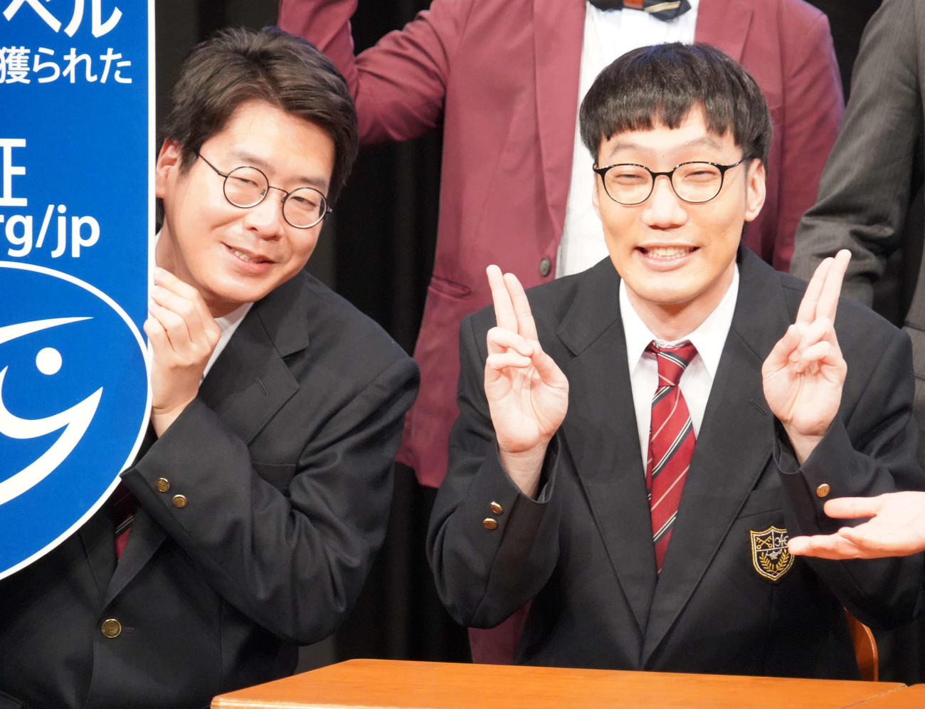 男性ブランコの浦井のりひろ（左）と平井まさあき（2022年6月）