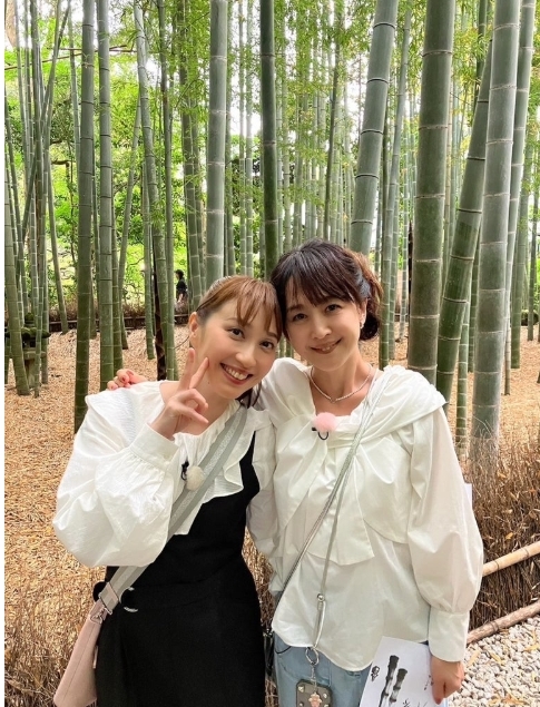 はいだしょうこ（左）と笑顔を見せる相田翔子（ブログから）