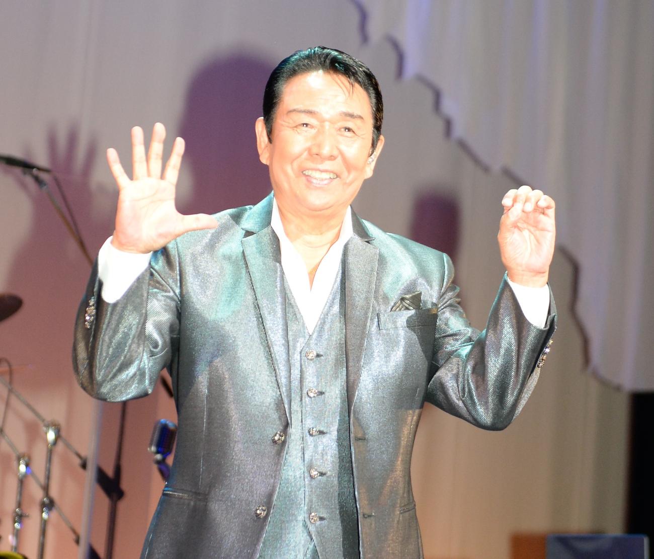 デビュー50周年記念コンサートを行った山本譲二