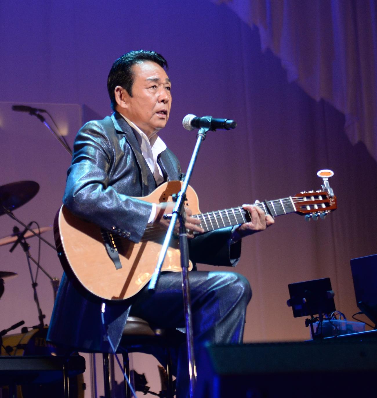 デビュー50周年記念コンサートを行った山本譲二