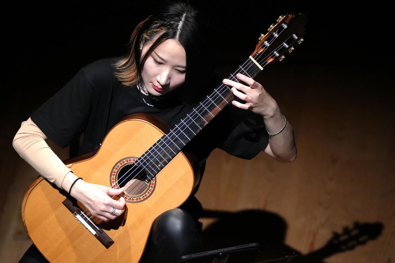 公演を行った猪居亜美（撮影・足立雅史）
