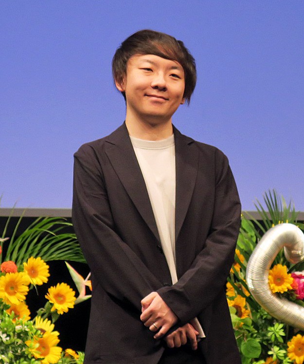 「第71回江戸川乱歩賞」を受賞し、発表会見に登場した野宮有さん
