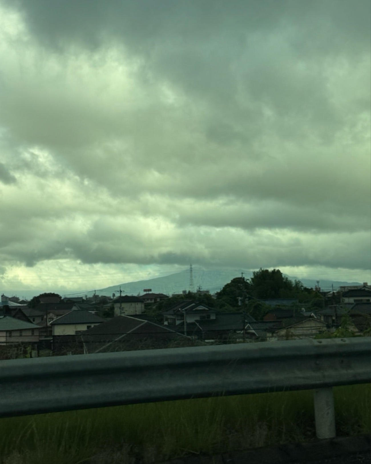 霧がかかった鹿児島の様子（北斗晶のブログから）