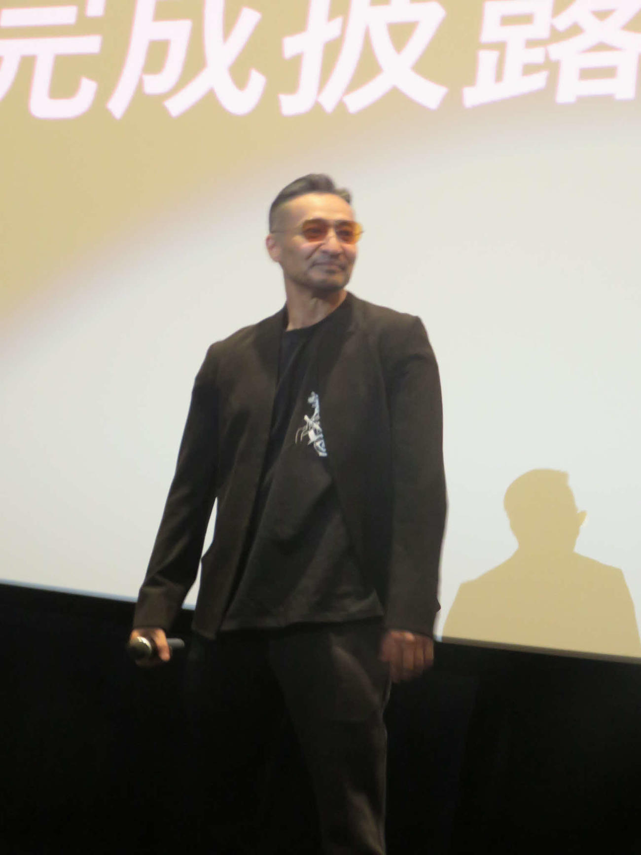 主演映画「田村悠人」の完成披露舞台あいさつに出席した山口祥行