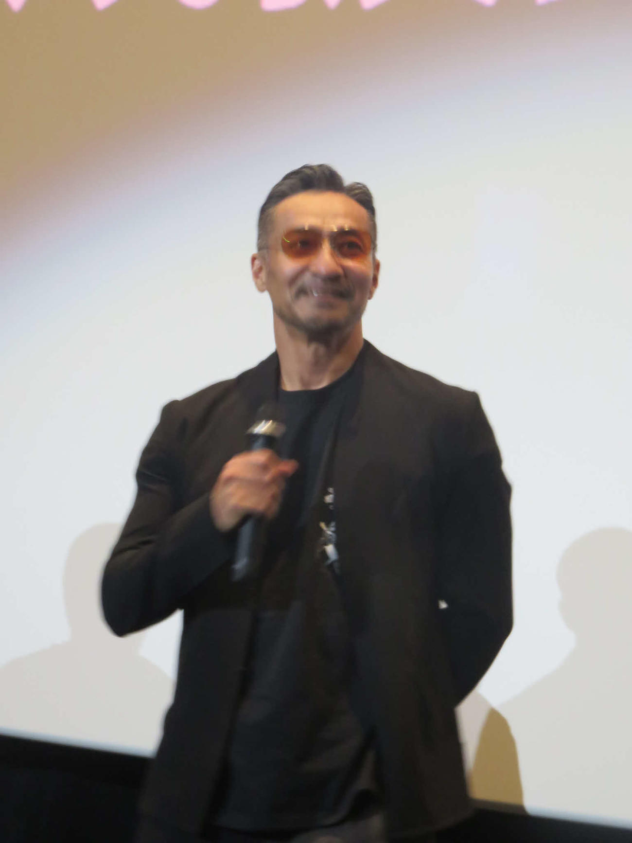 主演映画「田村悠人」の完成披露舞台あいさつに出席した山口祥行