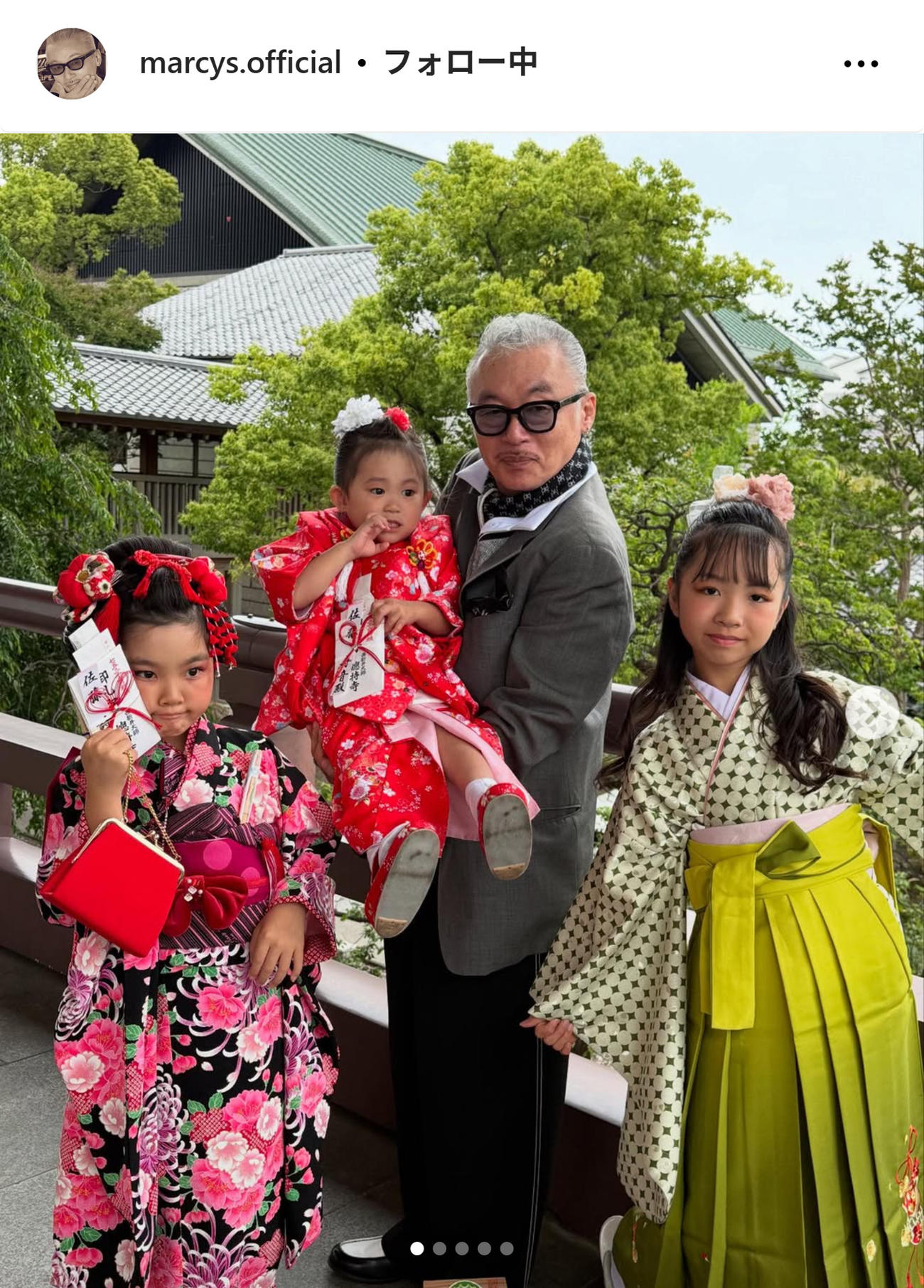 佐藤秀光さんの孫娘たちの七五三詣に訪れた田代まさし氏（インスタグラムから）