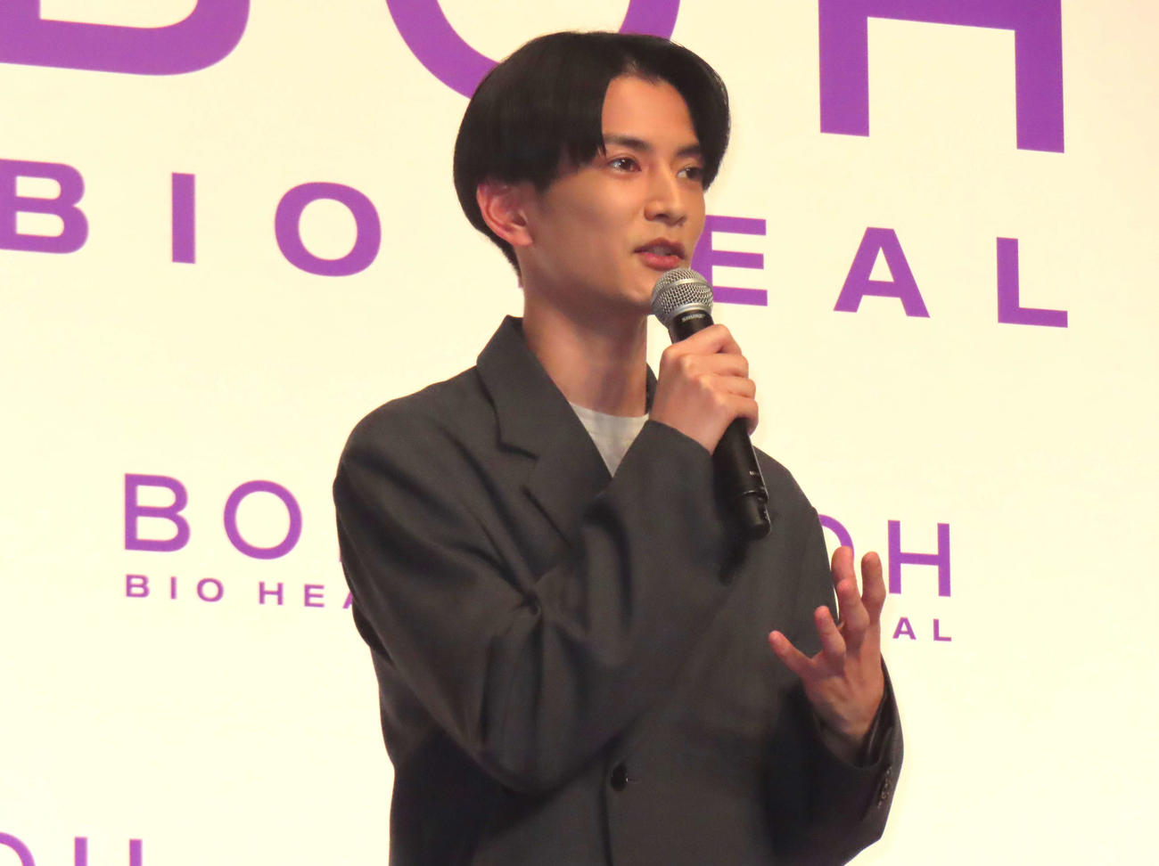 「BIOHEAL BOH　新アンバサダー就任発表会」に登壇した渡邊圭祐