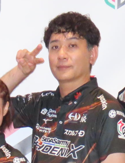 Mリーグ2024－25シーズンの開幕を迎えたセガサミーフェニックス。左から竹内元太、浅井堂岐、茅森早香、醍醐大、近藤誠一監督