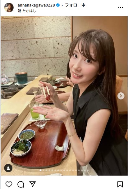 お寿司を食べる中川杏奈（インスタグラムから）