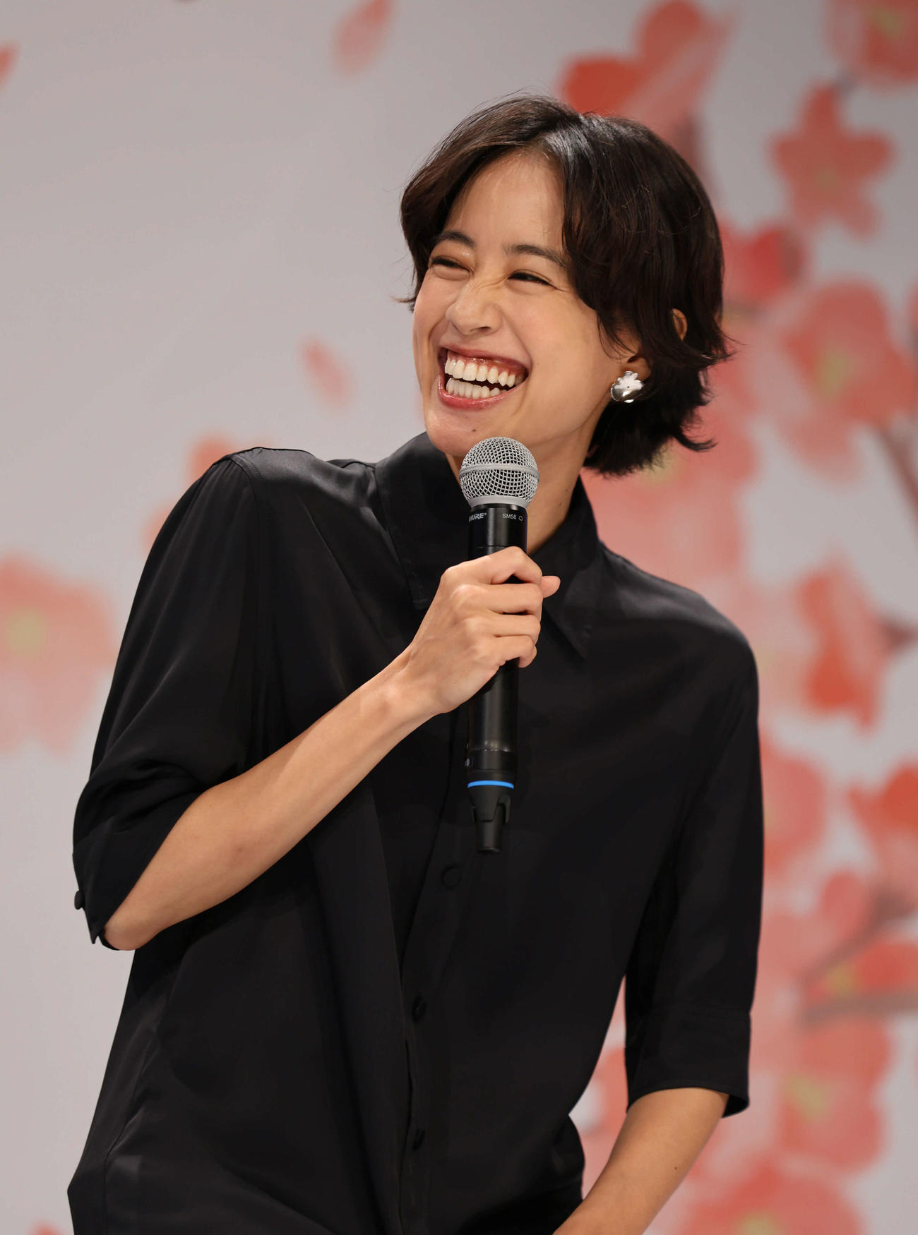 朝ドラヒロインの石橋静河は笑顔で会見の臨む（撮影・西尾就之）