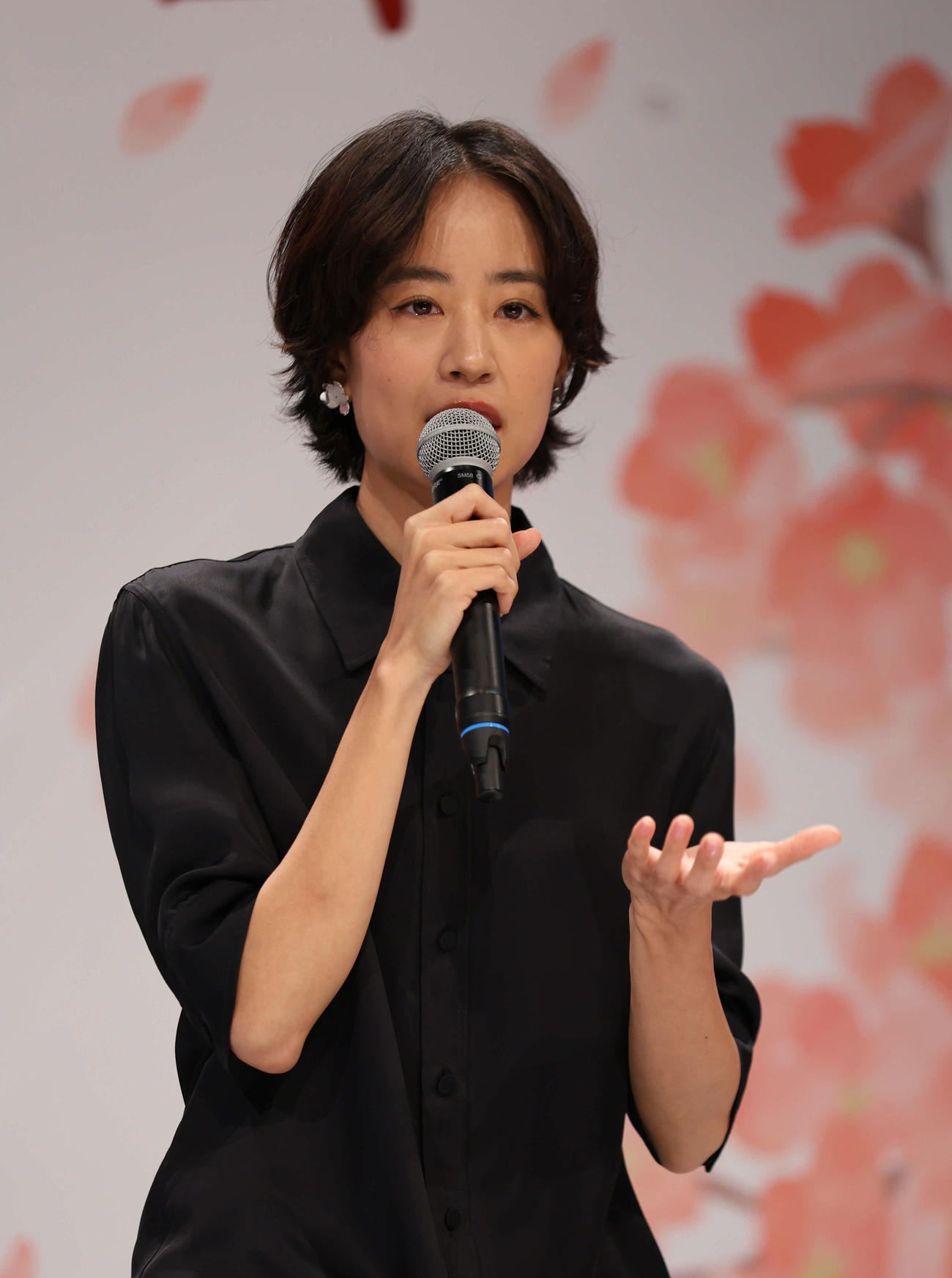 26年度後期の朝ドラ発表会見で主演の石橋静河は宇野千代さんについて語った（撮影・西尾就之）