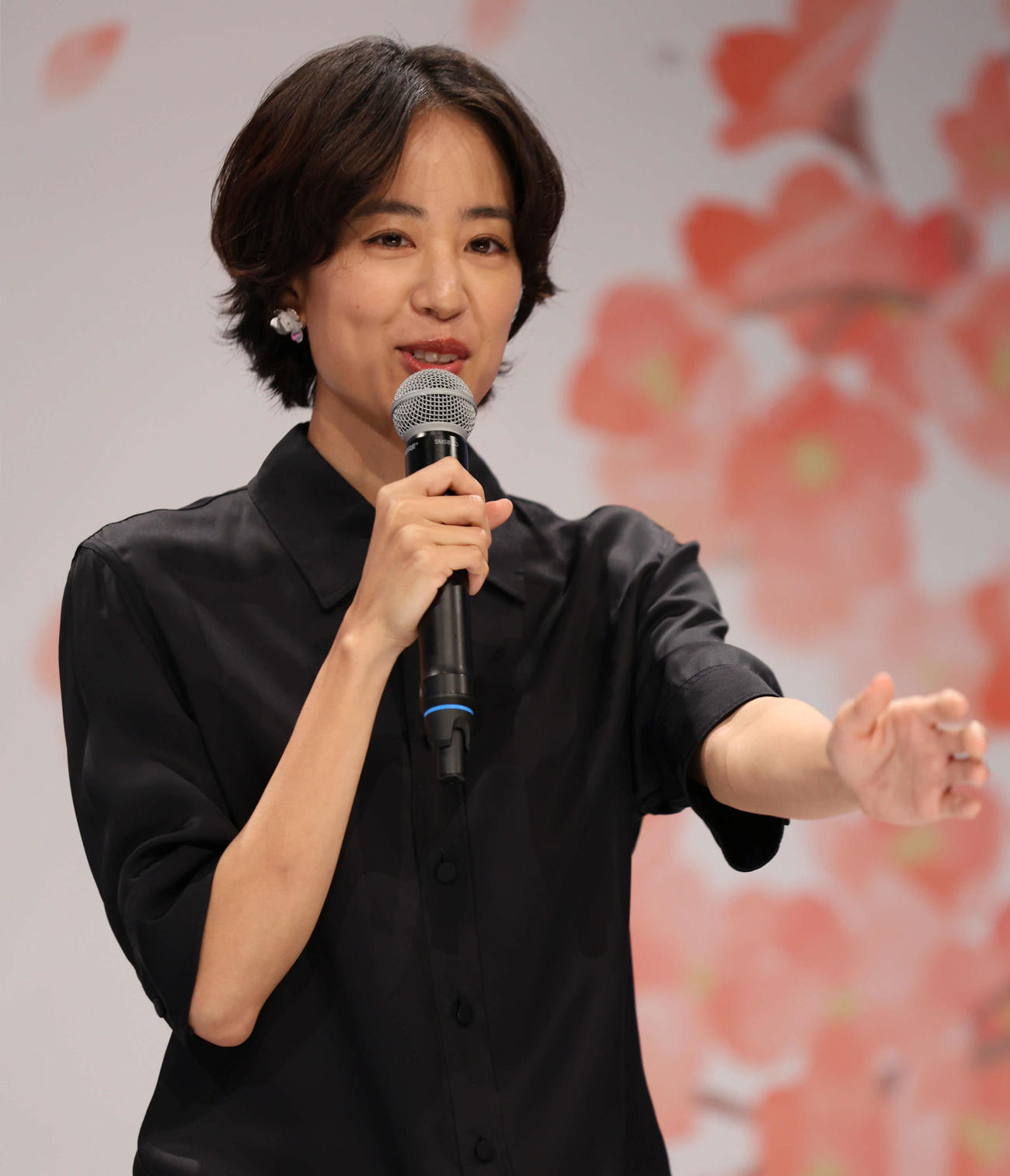26年度後期の朝ドラ発表会見で主演の石橋静河は宇野千代さんについて語った（撮影・西尾就之）