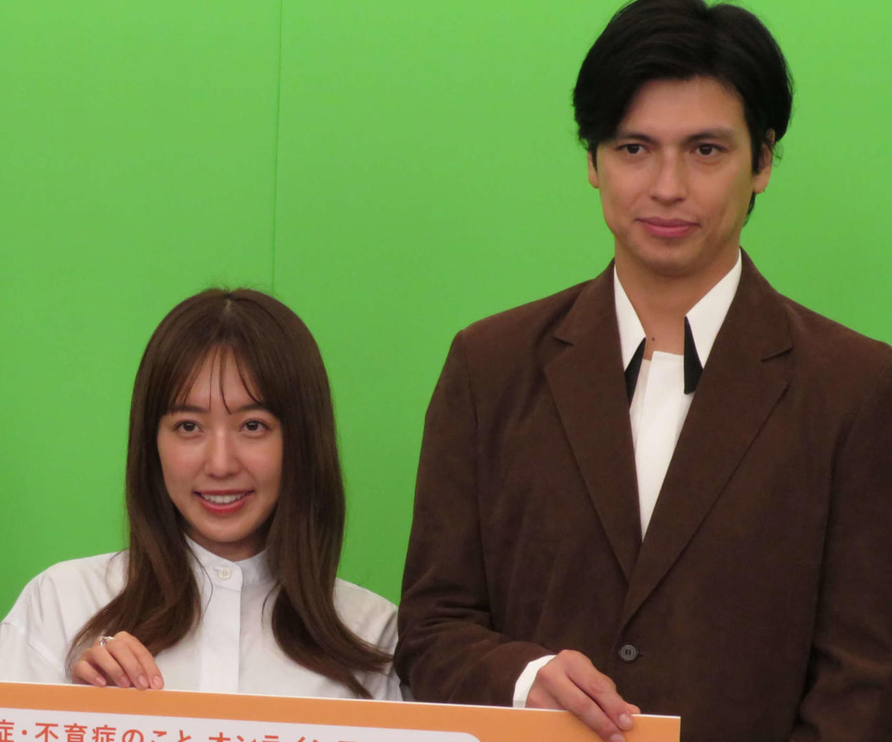 左から川崎希、アレクサンダー夫妻（2023年11月撮影）