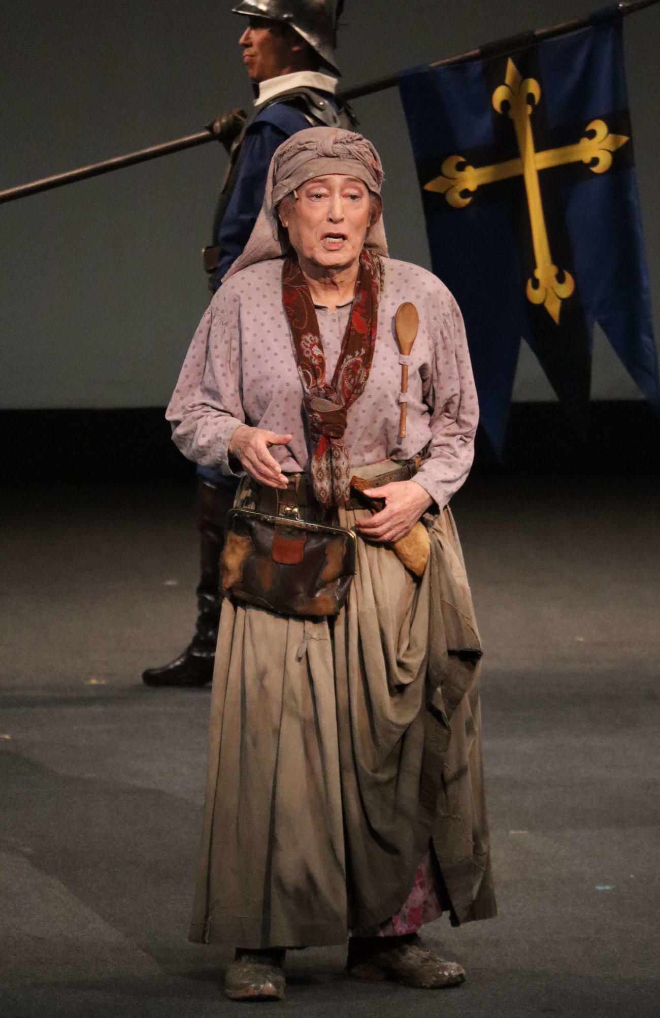 舞台「肝っ玉おっ母と子供たち」で主人公アンナを演じる仲代達矢（撮影・小林千穂）