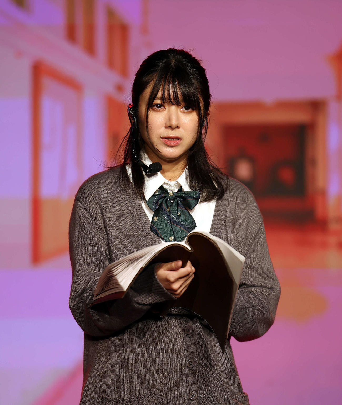 朗読演劇「ガールズ＆シーブズ～銀行強盗は放課後に～」の公開ゲネプロに臨んだ大西桃香（撮影・山本朝陽）