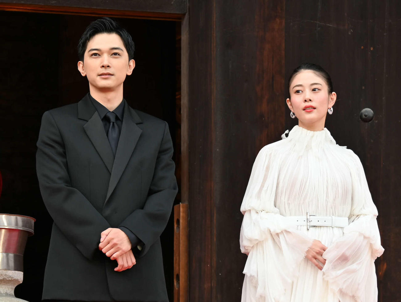 世界遺産「東寺」で行われた映画「国宝」ジャパンプレミアに出席した吉沢亮（左）、高畑充希（撮影・松浦隆司）